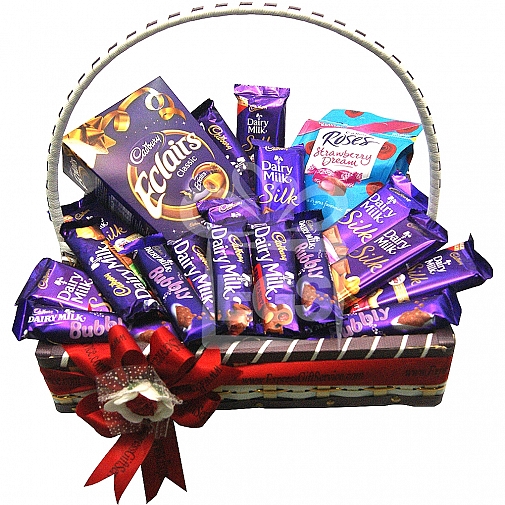 Buy Cadbury Dairy Milk Silk Premium Miniatures Chocolate Gift Box Online at  Best Price of Rs 530 - bigbasket
